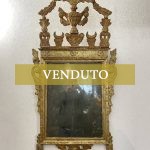 Antica specchiera in stile Luigi XVI dorata e finemente intagliata del 1700 (XVIII secolo)