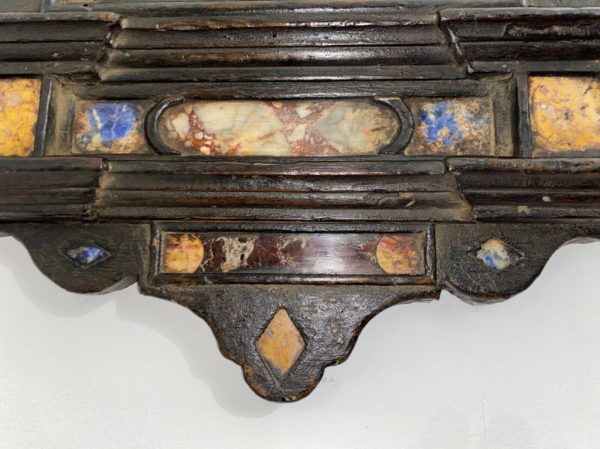 Antica cornice a tempietto ebanizzata con inserti in marmo del XVII secolo - 008