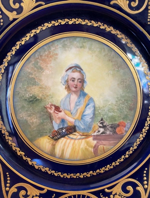 Antico piatto in porcellana Sèvres dell'800 raffigurante una giovane donna