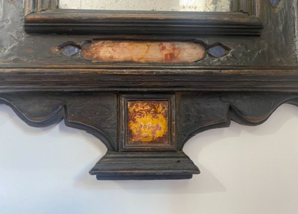 Antica cornice a tempietto ebanizzata con inserti in marmo del XVII secolo