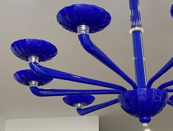 Lampadario vintage anni ’70 Barovier & Toso di Murano colore blu cobalto con 9 luci - Dettaglio dei bracci
