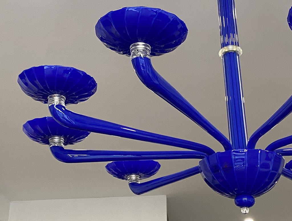 Lampadario vintage anni ’70 Barovier & Toso di Murano colore blu cobalto con 9 luci – Dettaglio dei bracci