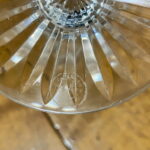 Servizio bicchieri in cristallo Baccarat da 29 pezzi: dettaglio della base e del marchio