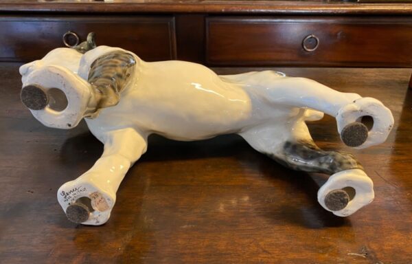 Cane in ceramica (bulldog francese) Lenci - Vista dal basso con particolare della firma