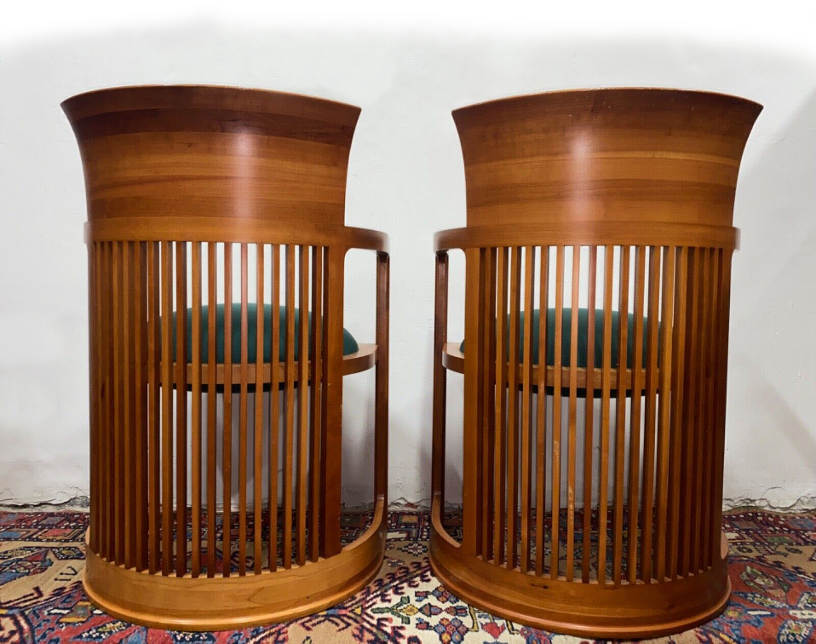 Coppia di poltrone 606 Barrel – Designer Frank Lloyd Wright per Cassina – Vista posteriore