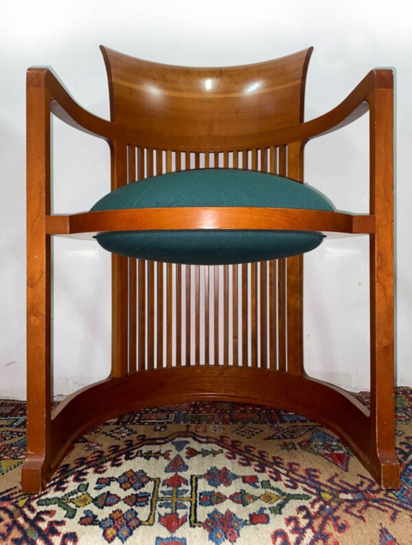 Coppia di poltrone 606 Barrel – Designer Frank Lloyd Wright per Cassina - Vista dal basso della singola seduta