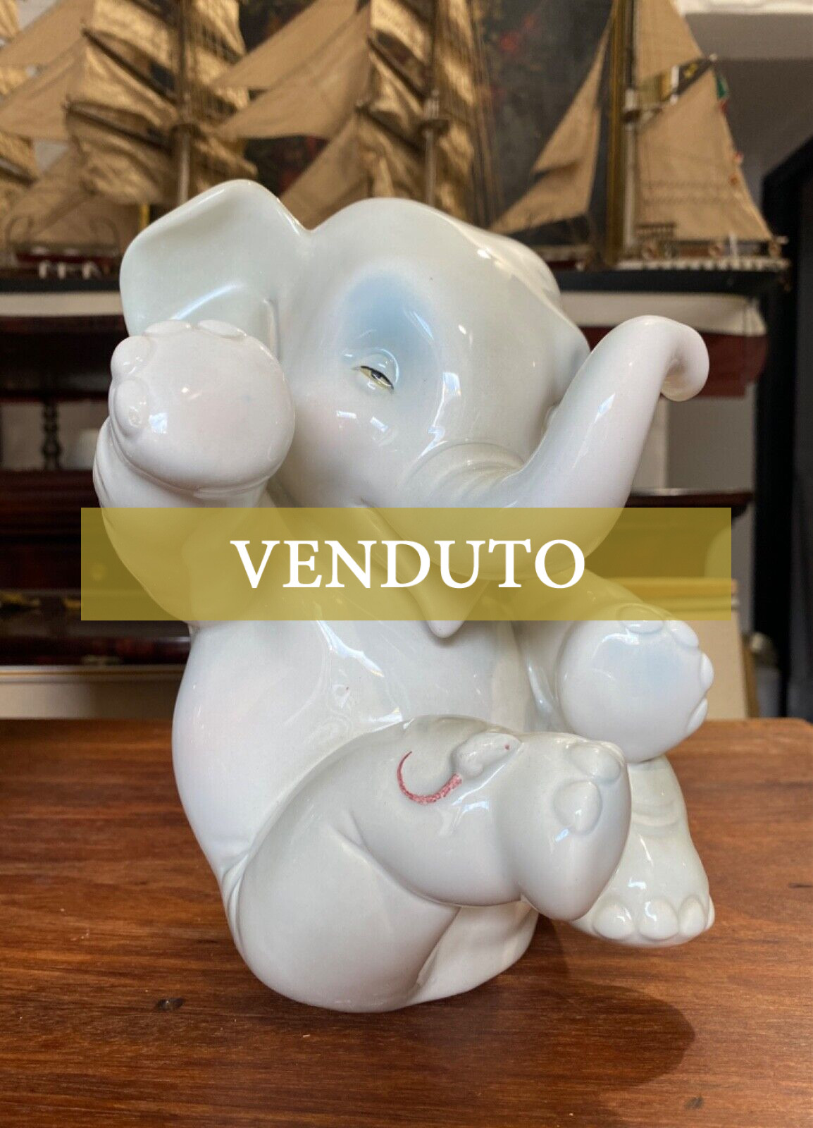 Elefantino in porcellana policroma – Manifattura Lenci – Vista di tre quarti