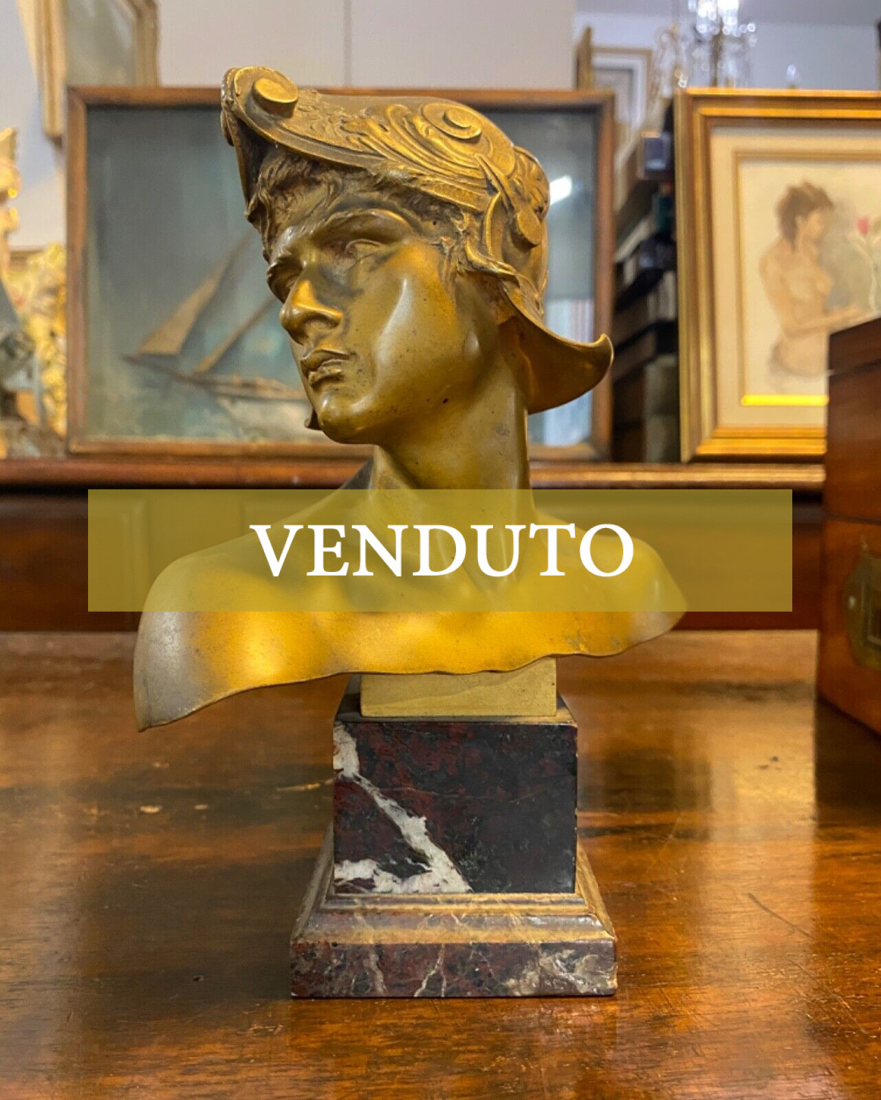 Scultura in bronzo dorato di Emmanuel Hannaux- centurione romano con elmo – Fronte