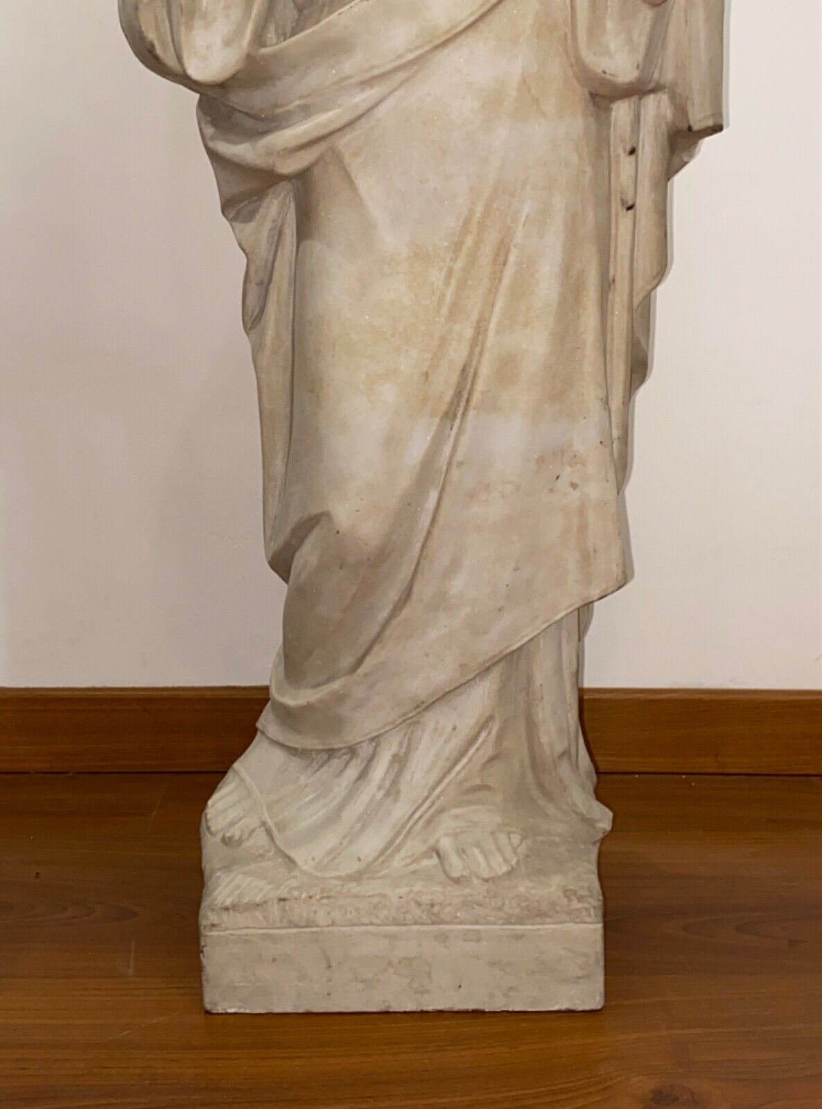 Antica scultura in marmo Sacro Cuore di Gesù del XVIII secolo – Particolare frontale inferiore