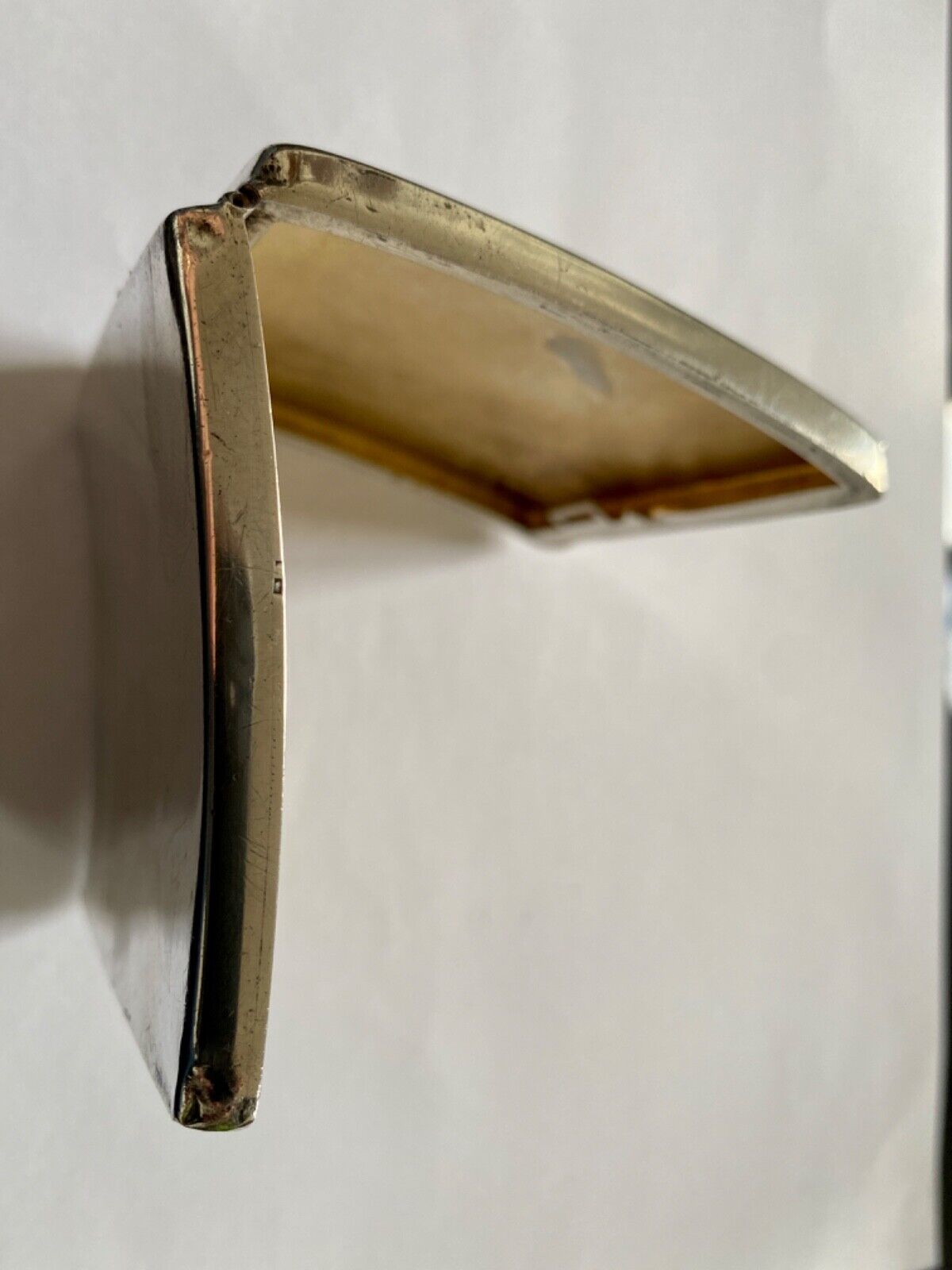 Portasigarette antico in argento e smalto, Germania, inizio del XX secolo – Immagine laterale