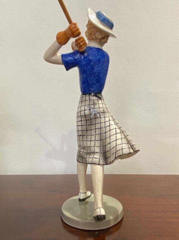 Statua di porcellana Goldscheider di Lorenzl e Dakon- figura di donna golfista del XX secolo - Immagine posteriore