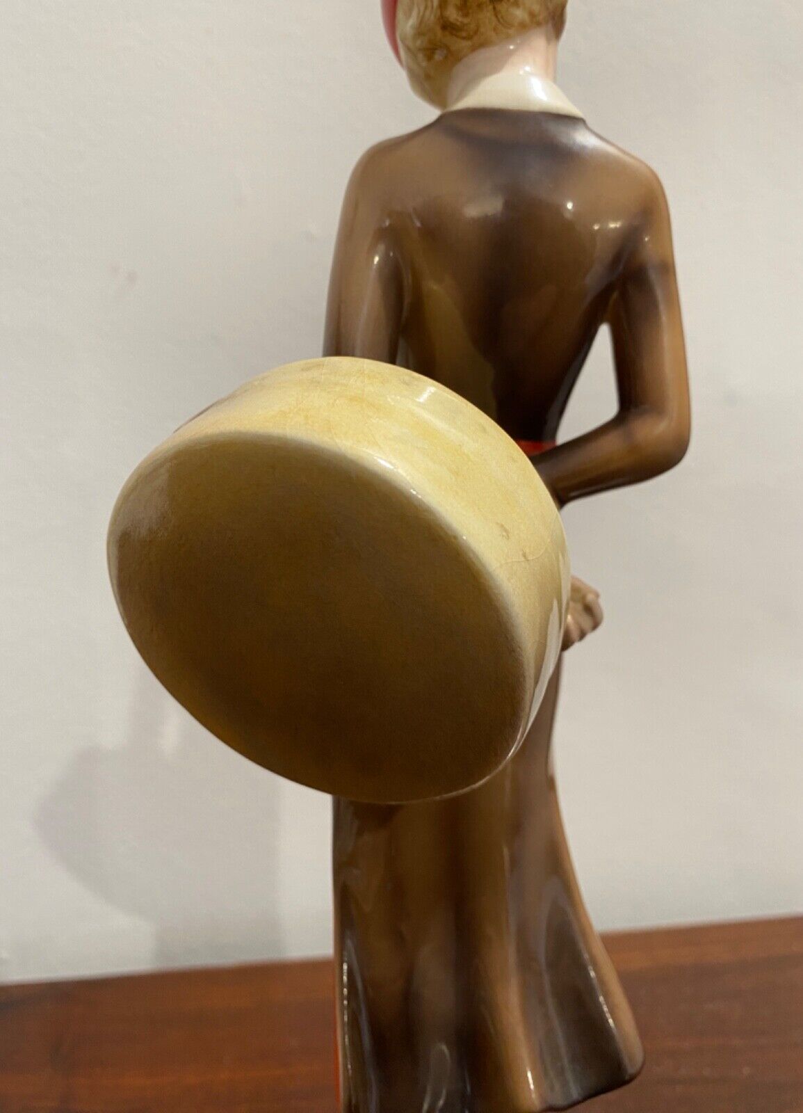 Statuetta di porcellana Goldscheider del XX secolo, figura di donna: immagine posteriore dell’opera