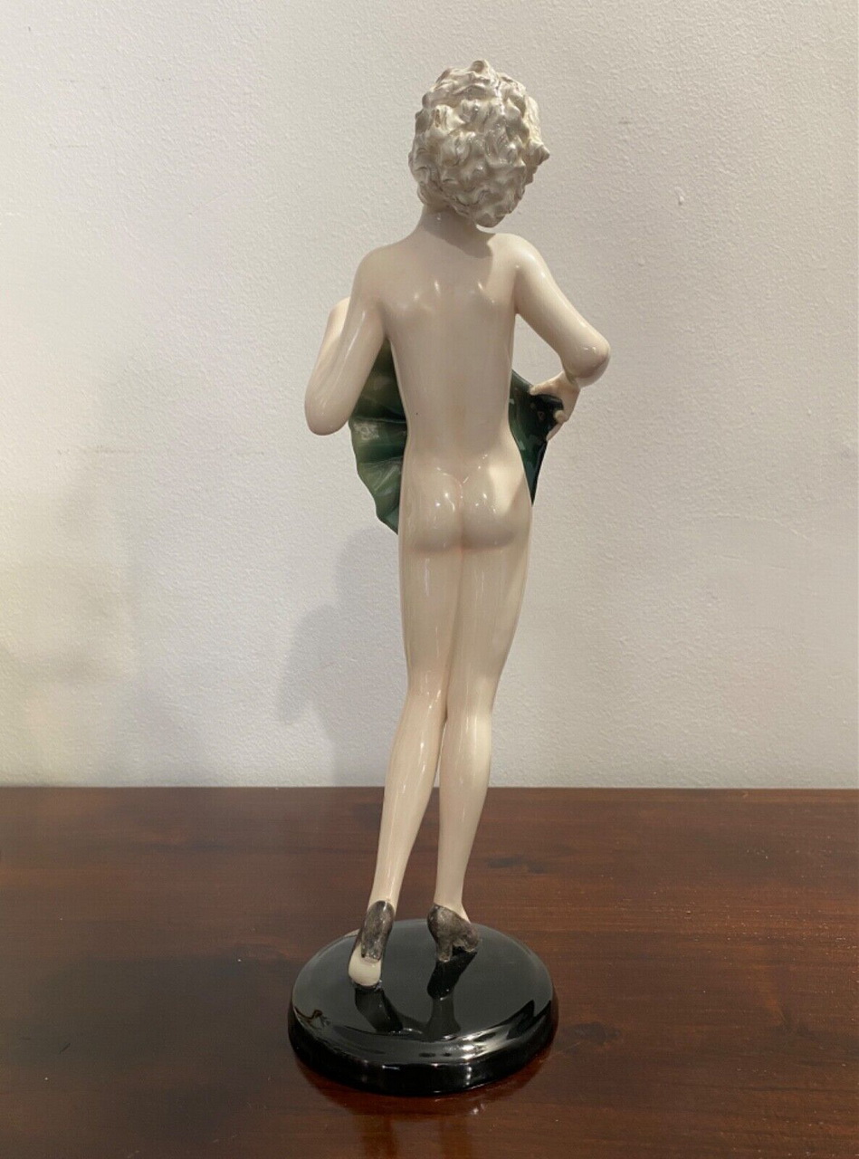 Statuetta in porcellana Goldscheider Vienna- figura di donna con ventaglio, XX secolo: immagine posteriore