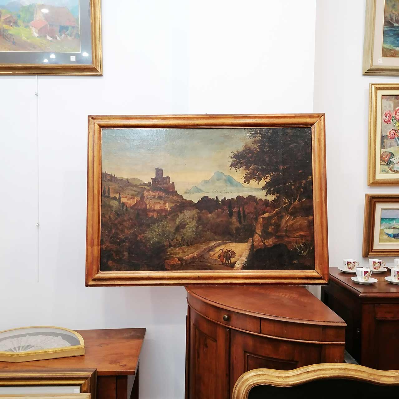 Paesaggio sul lago: dipinto ad olio del ‘700  all’interno del negozio di Antiquando