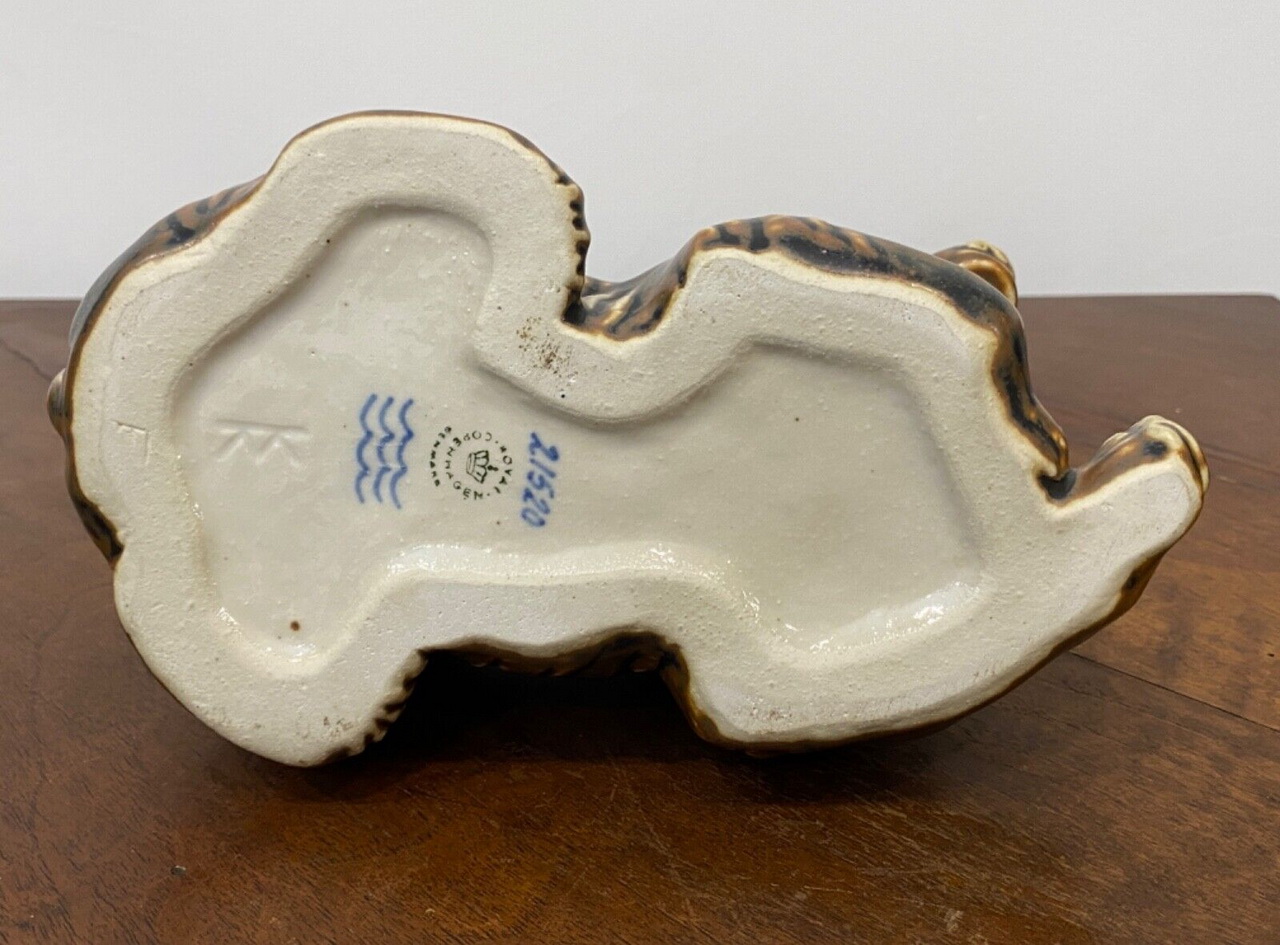 Orso in porcellana dello scultore Knud Kyhn di Royal Copenhagen – 006 – Base con timbro della manifattura