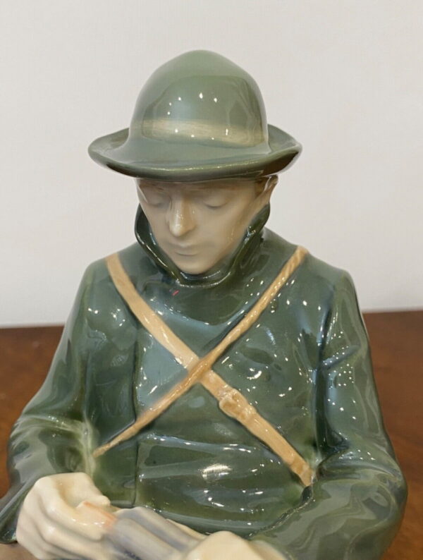 Royal Copenhagen- cacciatore con segugio, statuina in porcellana di Christian Thomsen - 007 - Dettaglio
