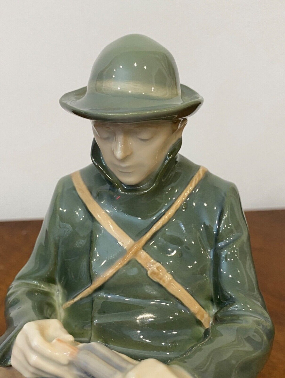 Royal Copenhagen- cacciatore con segugio, statuina in porcellana di Christian Thomsen – 007 – Dettaglio