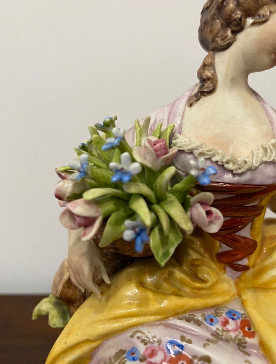 Statua di porcellana Capodimonte di Giuseppe Cappè – Dama – 006 – Dettaglio