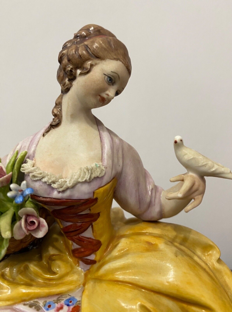 Statua di porcellana Capodimonte di Giuseppe Cappè – Dama – 007 – Particolare