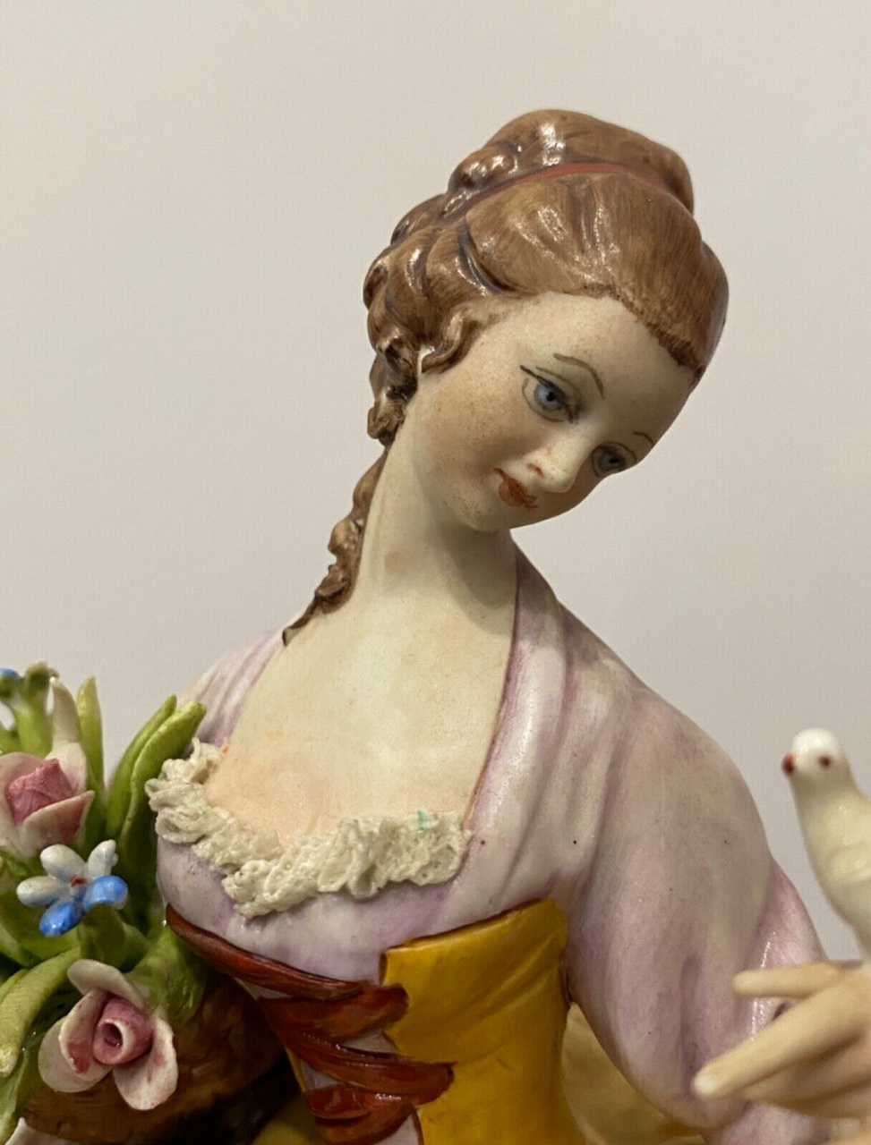 Statua di porcellana Capodimonte di Giuseppe Cappè – Dama – 008 – Dettaglio del viso