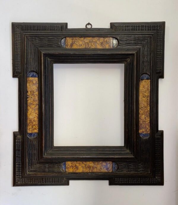 Antica cornice guilloché del XVII secolo con inserti in marmo - Immagine principale