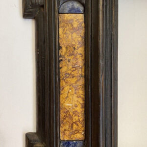 Antica cornice guilloché del XVII secolo con inserti in marmo - Particolare a sinistra