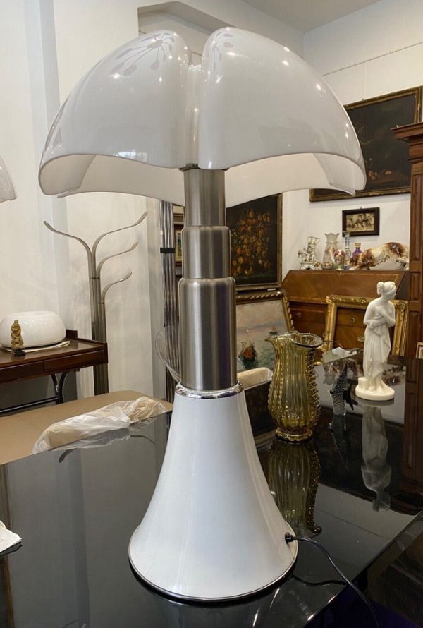 Lampada anni 70’ modello 620 Pipistrello, designer Gae Aulenti - Immagine principale