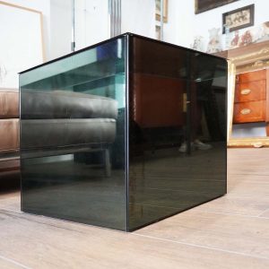 Tavolino basso “Bloc” di Acerbis, designer Nanda Vigo, 1970 - Immagine dal basso