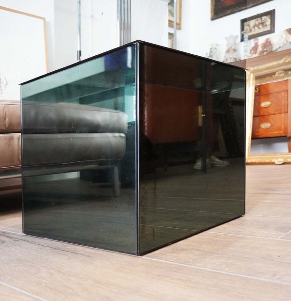 Tavolino basso “Bloc” di Acerbis, designer Nanda Vigo, 1970 - Immagine dal basso