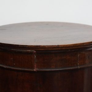 Comodino a tulipano, stile Impero - Particolare del piano