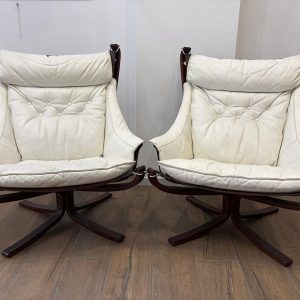 Coppia di poltrone "Falcon" di Frau, designer Sigurd Ressel, anni ‘70 - Immagine principale