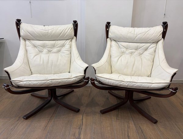 Coppia di poltrone "Falcon" di Frau, designer Sigurd Ressel, anni ‘70 - Immagine principale