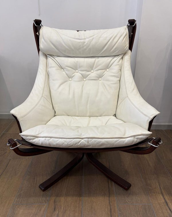 Coppia di poltrone "Falcon" di Frau, designer Sigurd Ressel, anni ‘70 - Una delle due poltrone