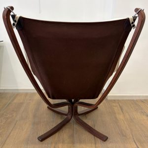 Coppia di poltrone "Falcon" di Frau, designer Sigurd Ressel, anni ‘70 - Retro della poltrona