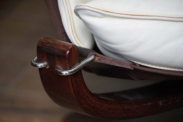 Coppia di poltrone "Falcon" di Frau, designer Sigurd Ressel, anni ‘70 - Dettaglio