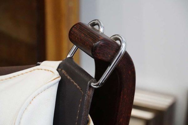 Coppia di poltrone "Falcon" di Frau, designer Sigurd Ressel, anni ‘70 - Dettaglio