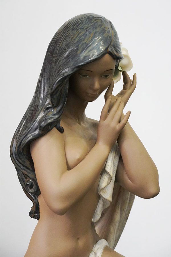 Lladrò: statua in gres, figurina di donna al chiaro di luna, edizione limitata - Dettaglio con vista laterale