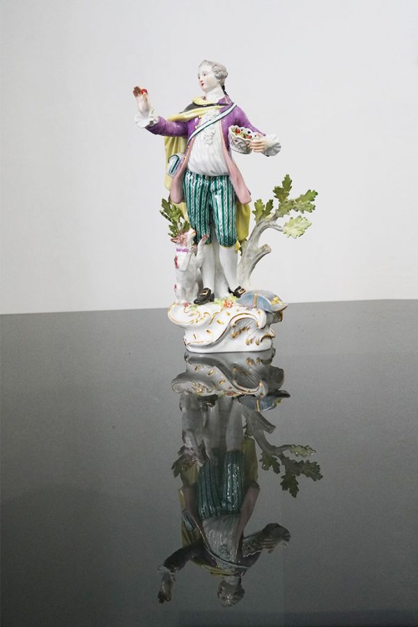 Statuina in porcellana, Meissen: gentiluomo con cane - Immagine frontale