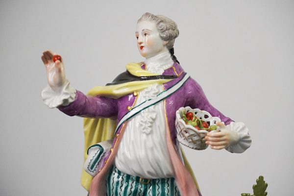 Statuina in porcellana, Meissen: gentiluomo con cane - Particolare del busto