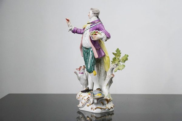 Statuina in porcellana, Meissen: gentiluomo con cane - Immagine laterale