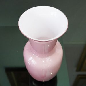 Vaso Venini in vetro color cipria, 1985 - Immagine dall'alto