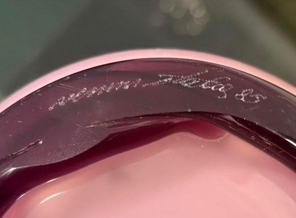 Vaso Venini in vetro color cipria, 1985 - marchio della manifattura inciso sulla base