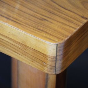 Tavolo di design “Scuderia” di Carlo Scarpa per Bernini, 1977 - Particolare dell'angolo