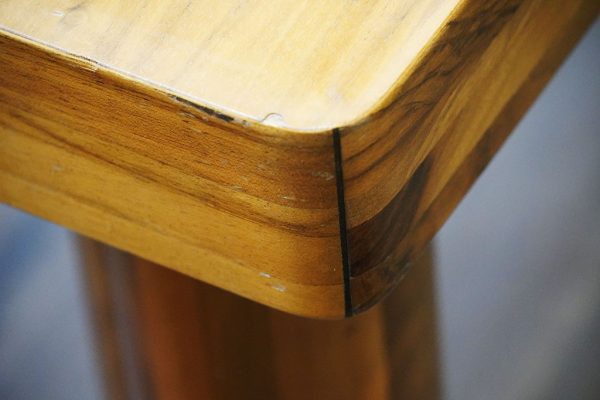 Tavolo di design “Scuderia” di Carlo Scarpa per Bernini, 1977 - Particolare dell'angolo