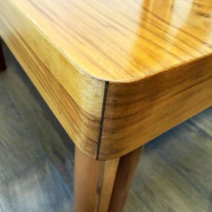 Tavolo di design “Scuderia” di Carlo Scarpa per Bernini, 1977 - Particolare dell'angolo