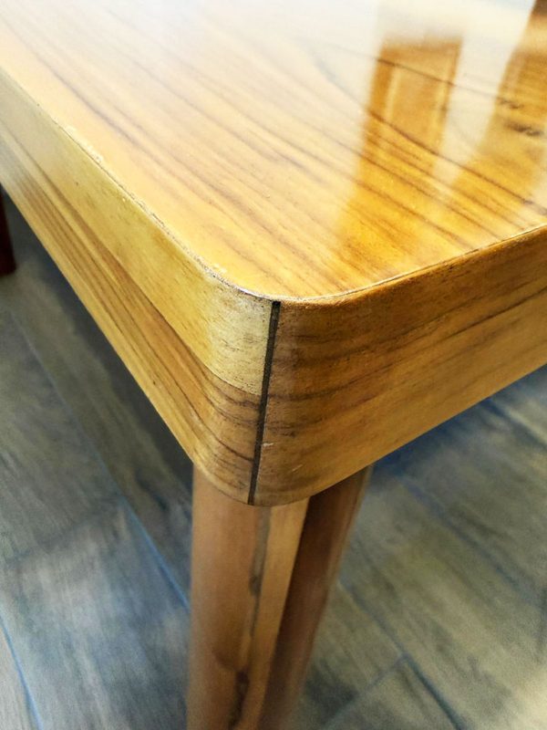 Tavolo di design “Scuderia” di Carlo Scarpa per Bernini, 1977 - Particolare dell'angolo