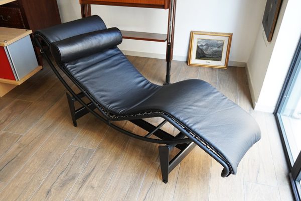 Chaise longue LC4, designer Le Corbusier, Pierre Jeanneret e Charlotte Perriand per Cassina - Immagine principale Chaise longue LC4, designer Le Corbusier, Pierre Jeanneret e Charlotte Perriand per Cassina - Immagine principale
